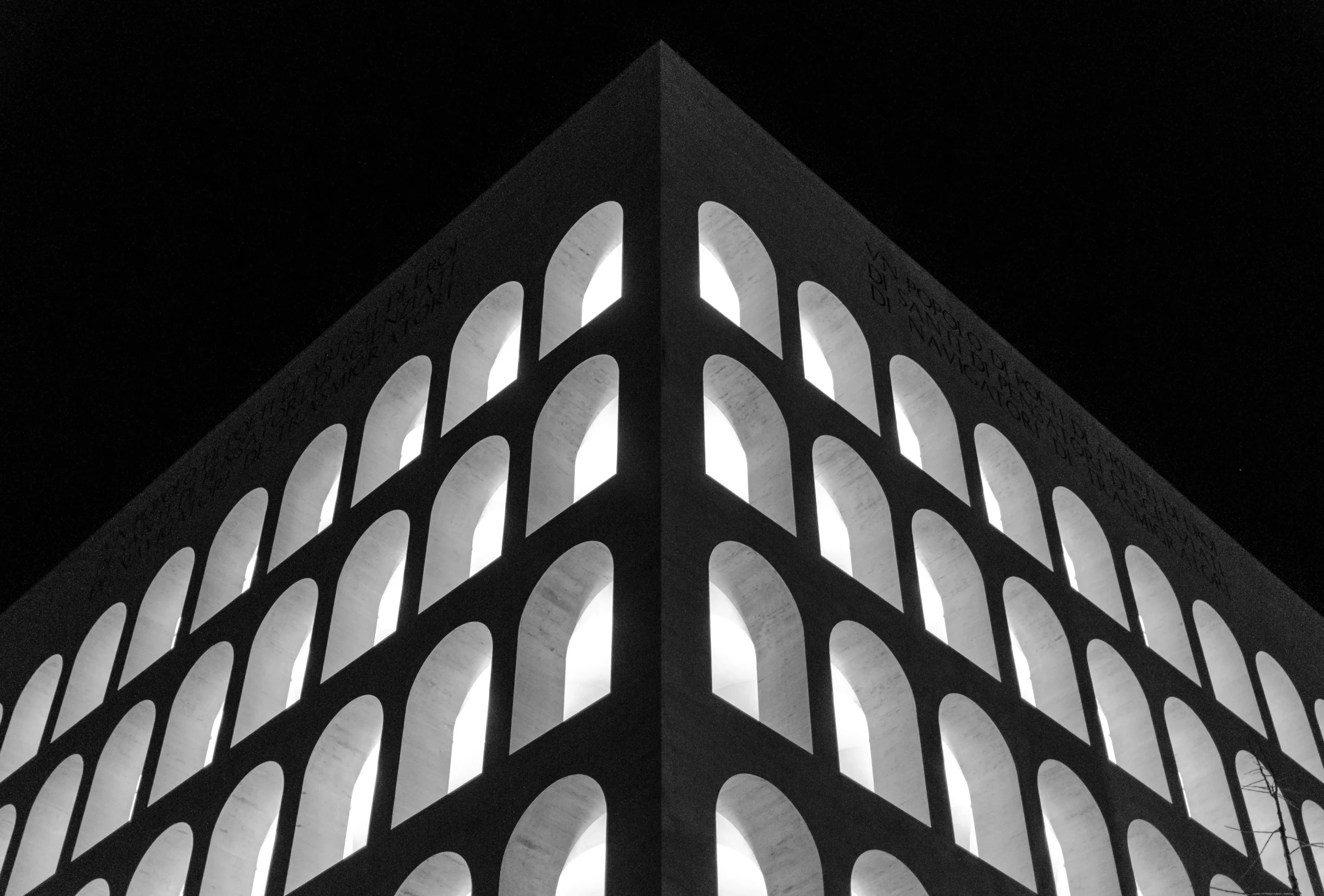 Rome #01 — Extraits, Noé Jobin, Photographie architecturale minimaliste